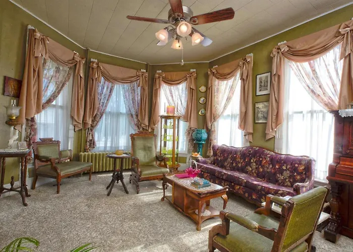The Victorian On Main Bed and breakfast Fairfield