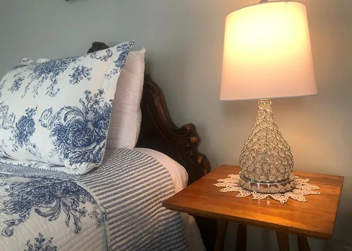 The Victorian On Main Bed & Breakfast